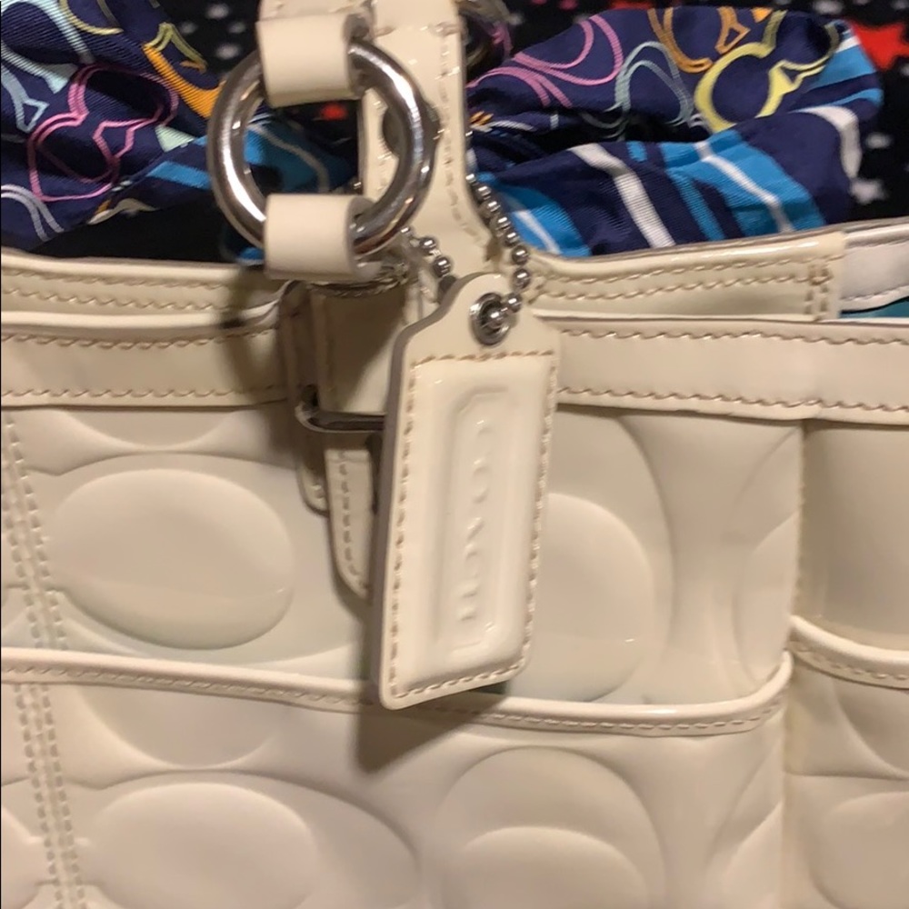 Handbag - Picture 3 of 7